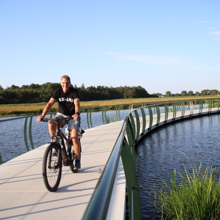 Fietser op het knuppelpad